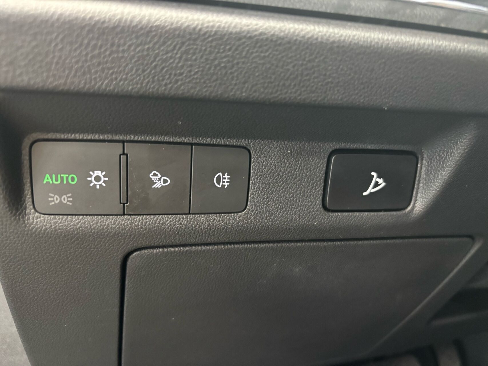 Grå Skoda Enyaq fra 2022