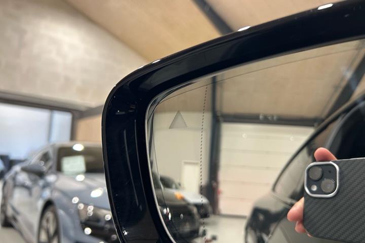 Grøn BMW i4 fra 2023