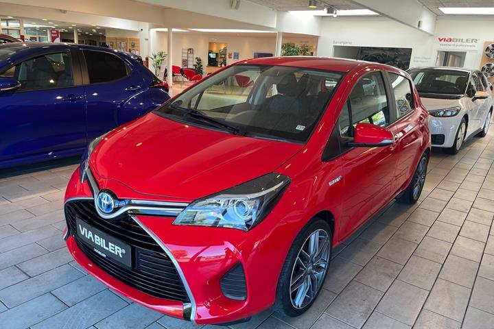 Rød Toyota Yaris fra 2016