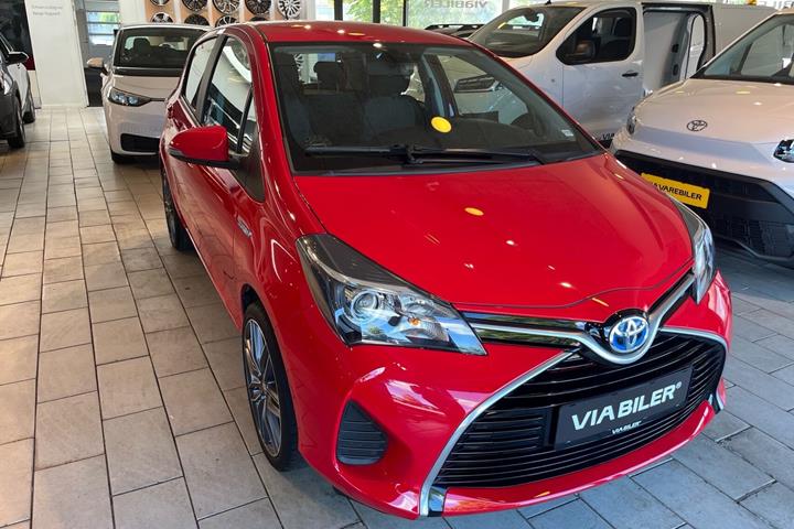 Rød Toyota Yaris fra 2016