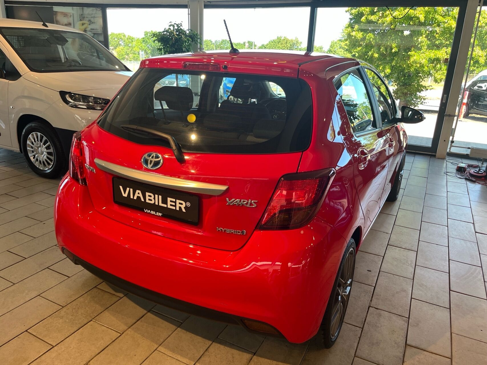 Rød Toyota Yaris fra 2016