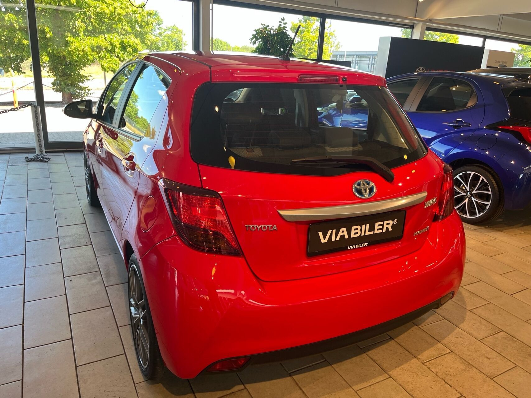 Rød Toyota Yaris fra 2016
