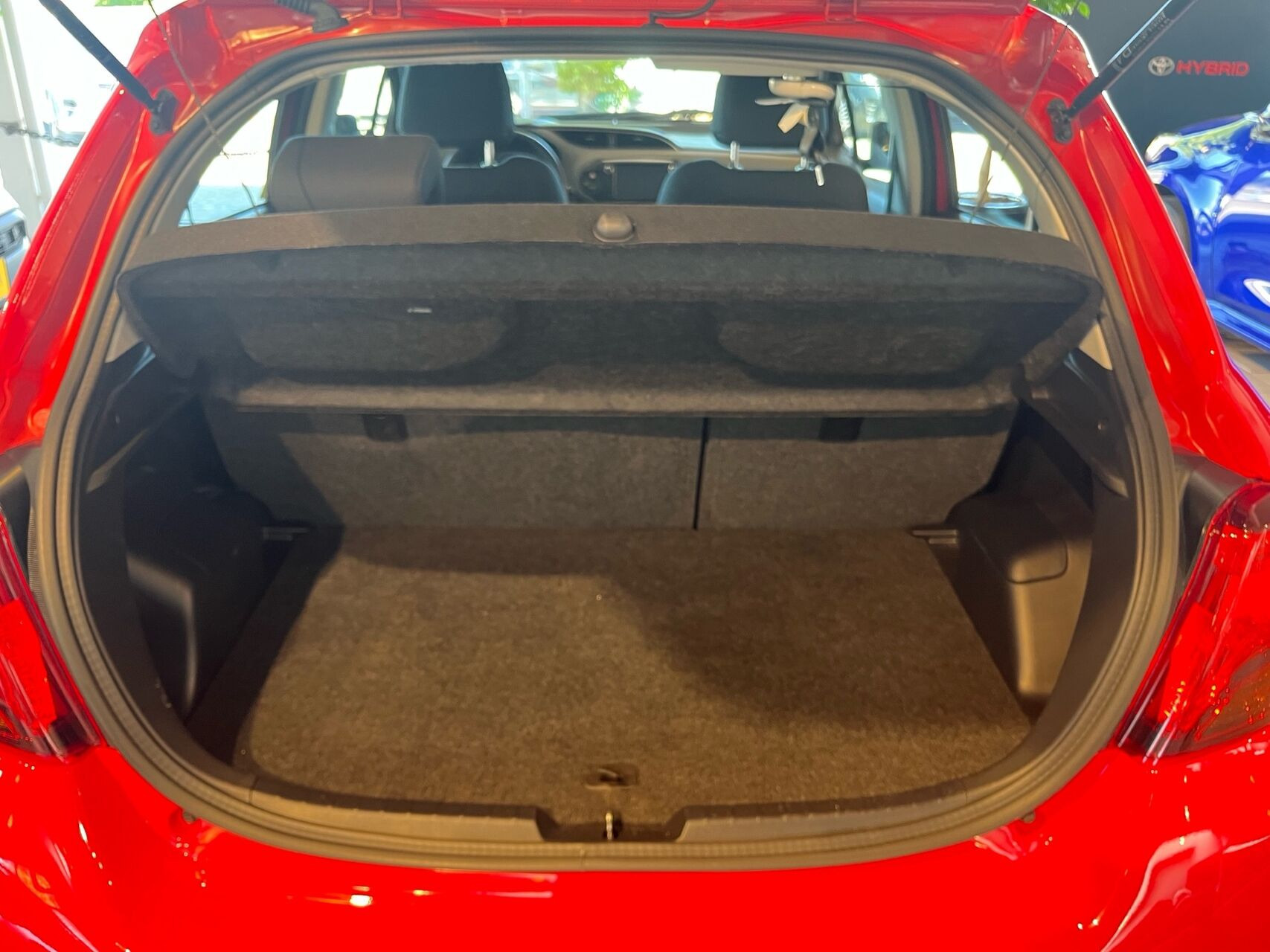Rød Toyota Yaris fra 2016