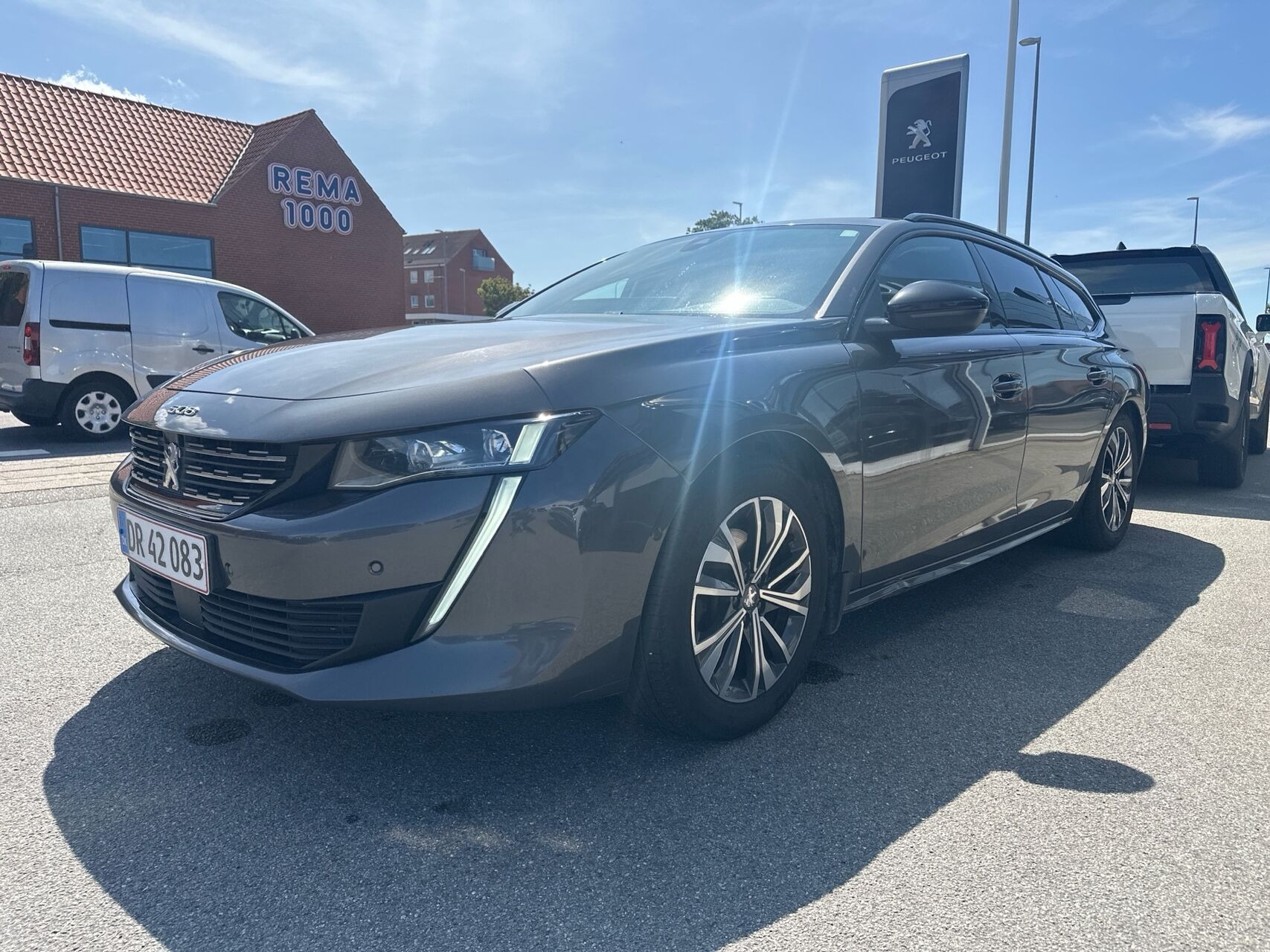 Grå Peugeot 508 fra 2023