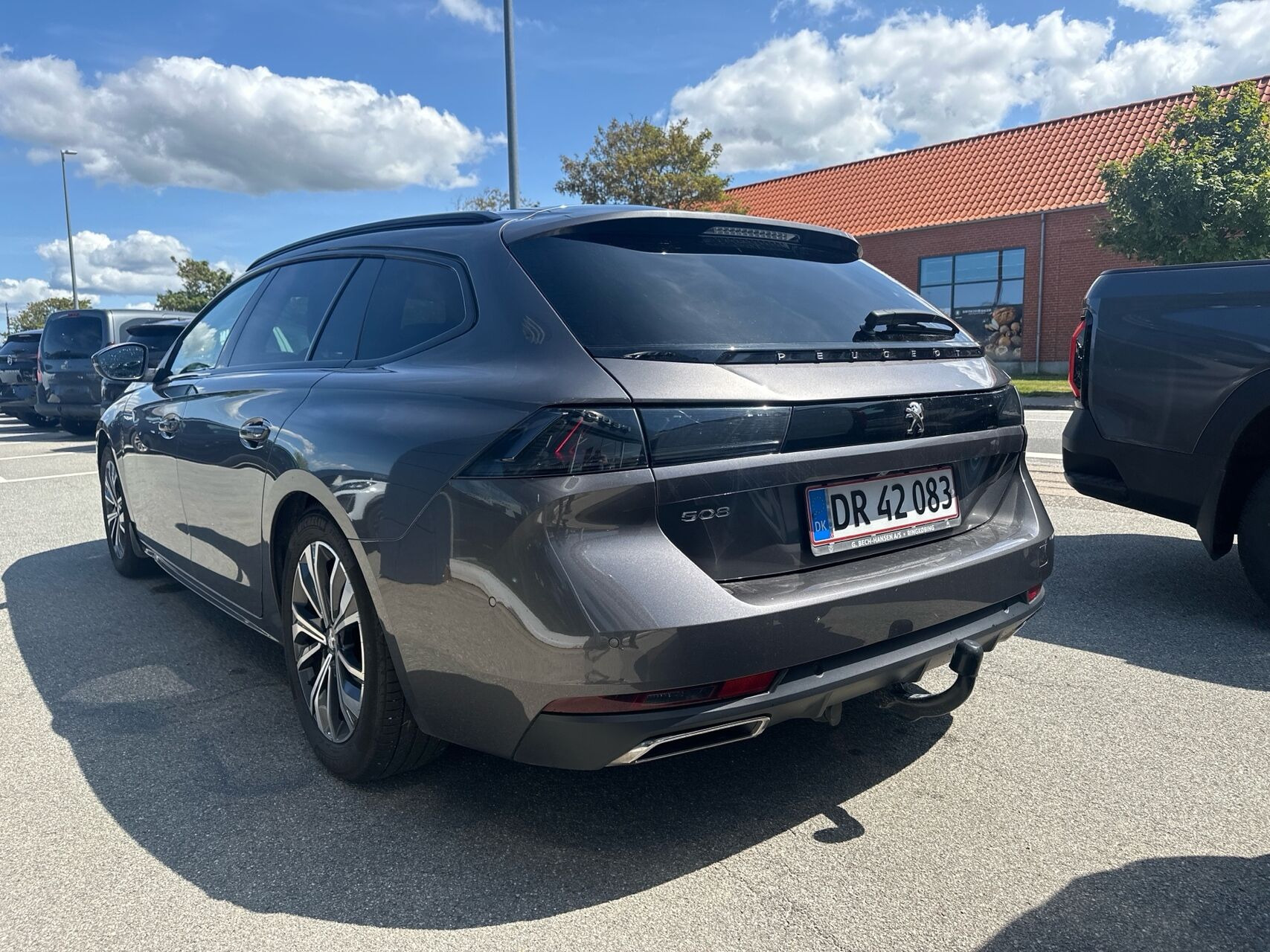 Grå Peugeot 508 fra 2023