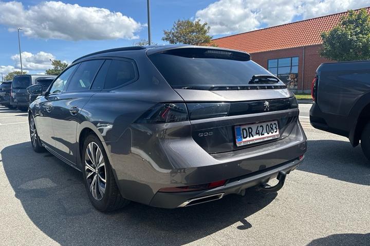 Grå Peugeot 508 fra 2023