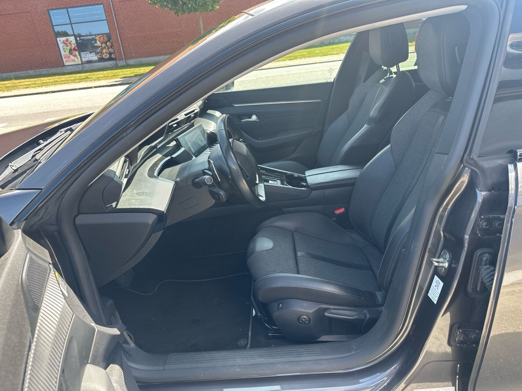 Grå Peugeot 508 fra 2023