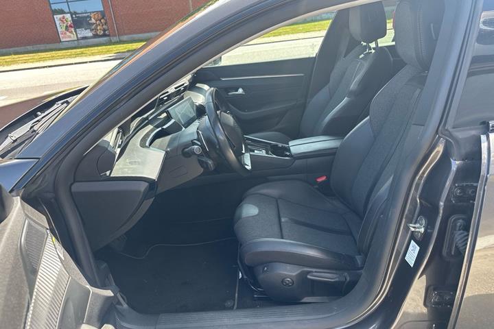 Grå Peugeot 508 fra 2023