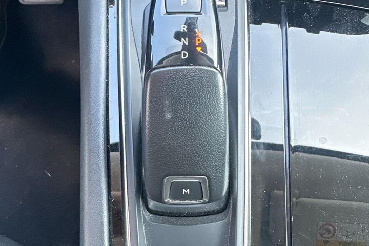 Grå Peugeot 508 fra 2023