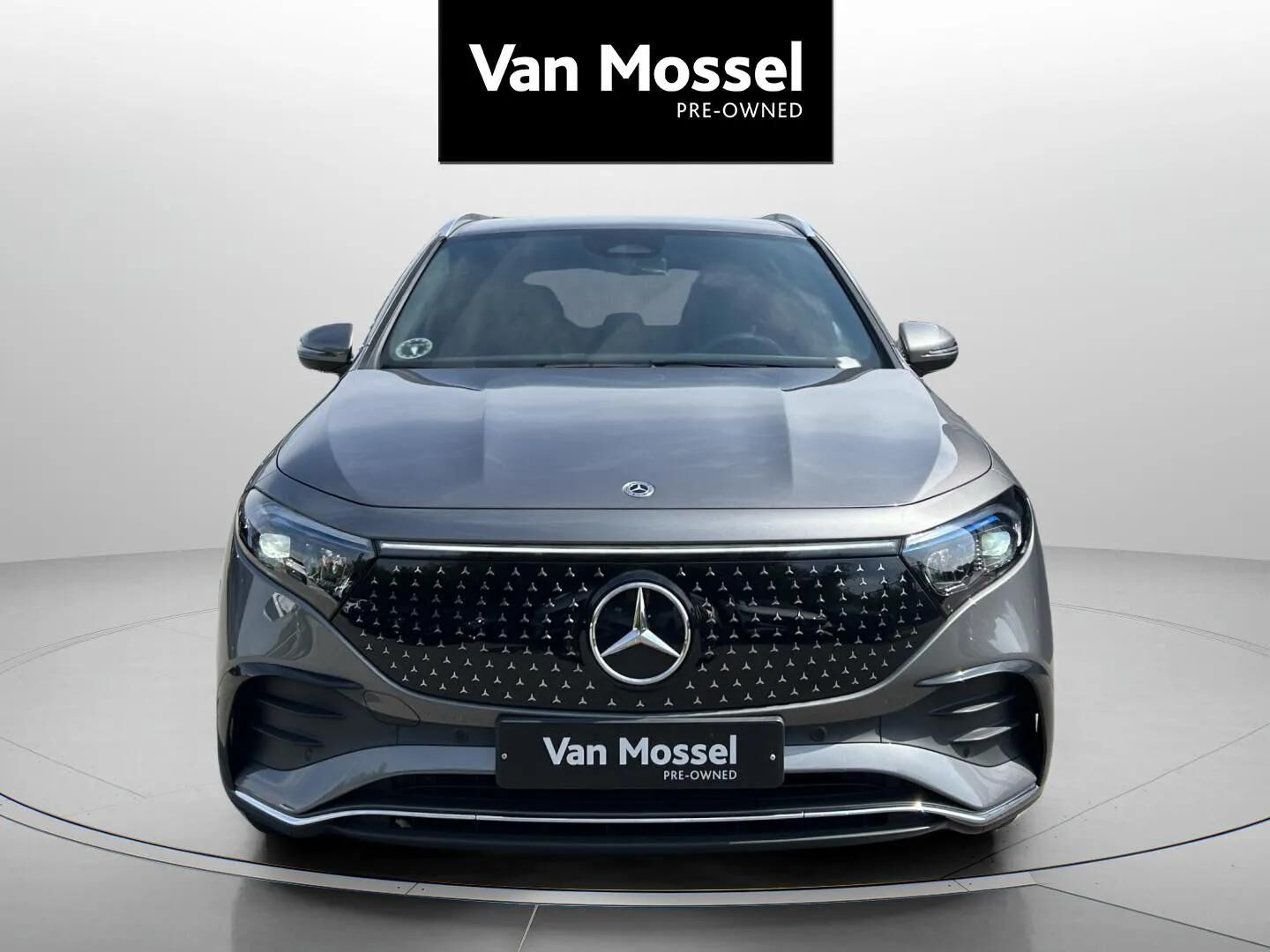 Grå Mercedes EQA 350 fra 2024