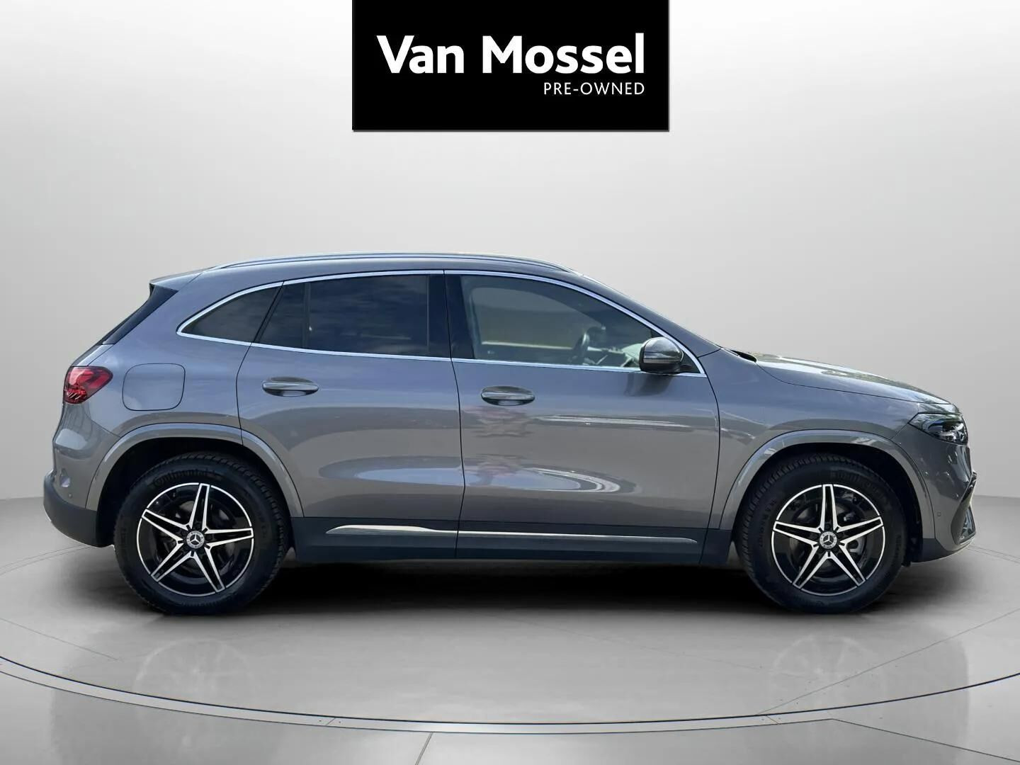 Grå Mercedes EQA 350 fra 2024