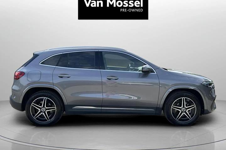 Grå Mercedes EQA 350 fra 2024