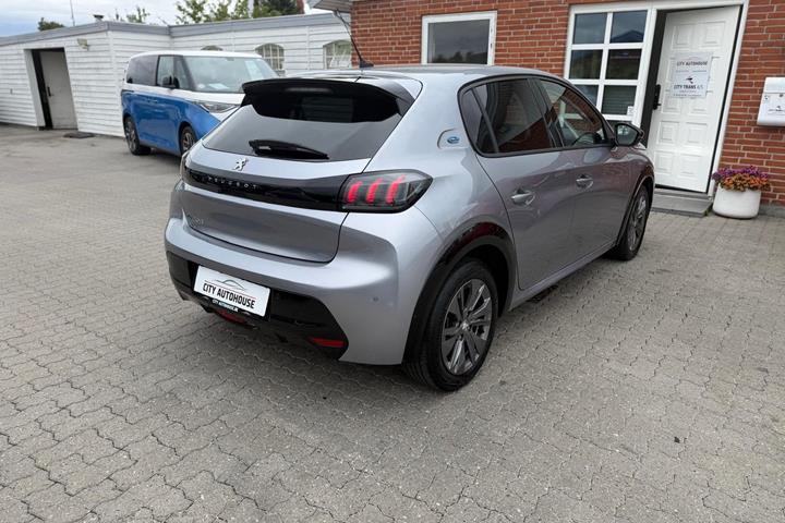 Sølv Peugeot e-208 fra 2022