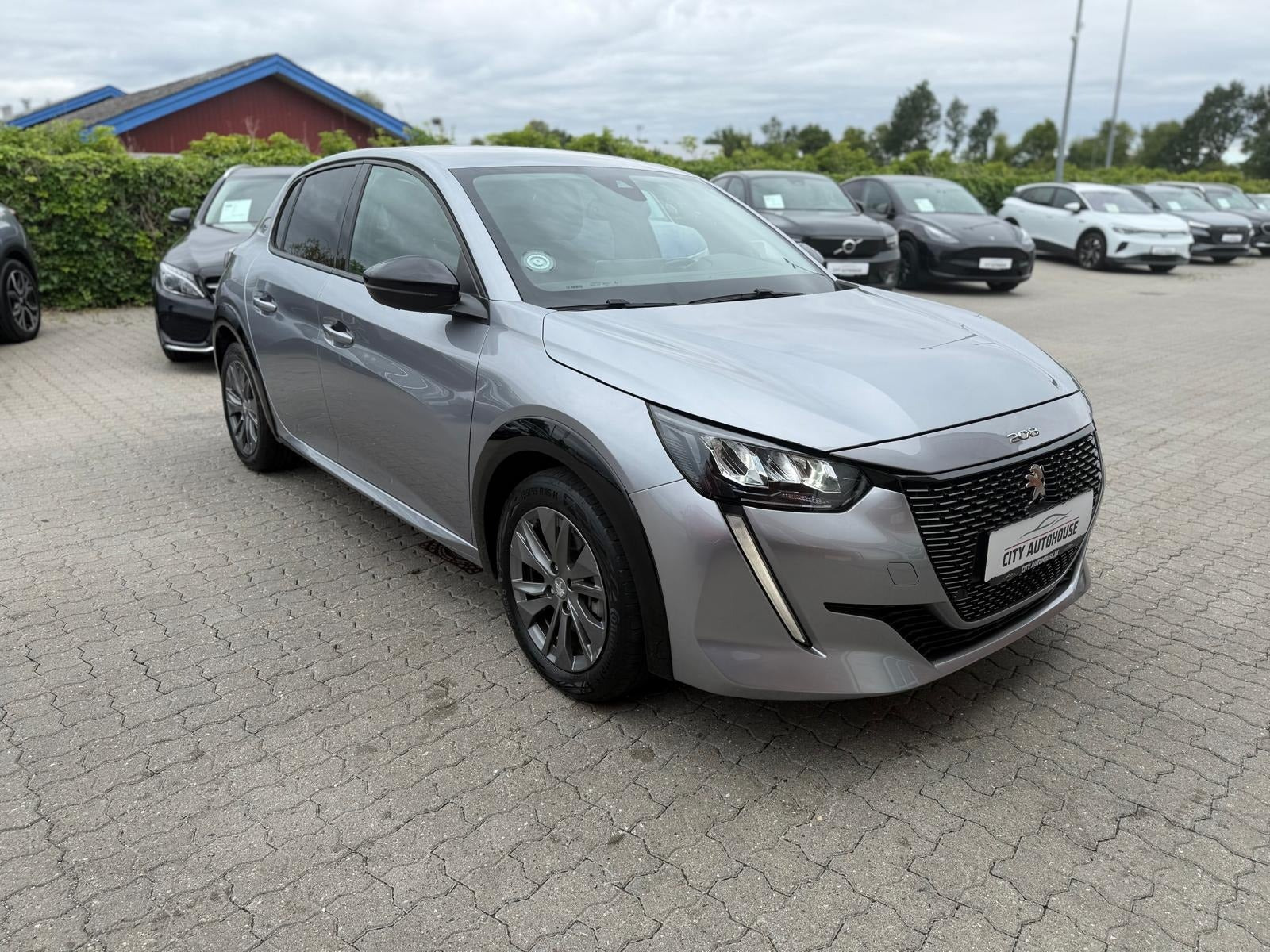 Sølv Peugeot e-208 fra 2022