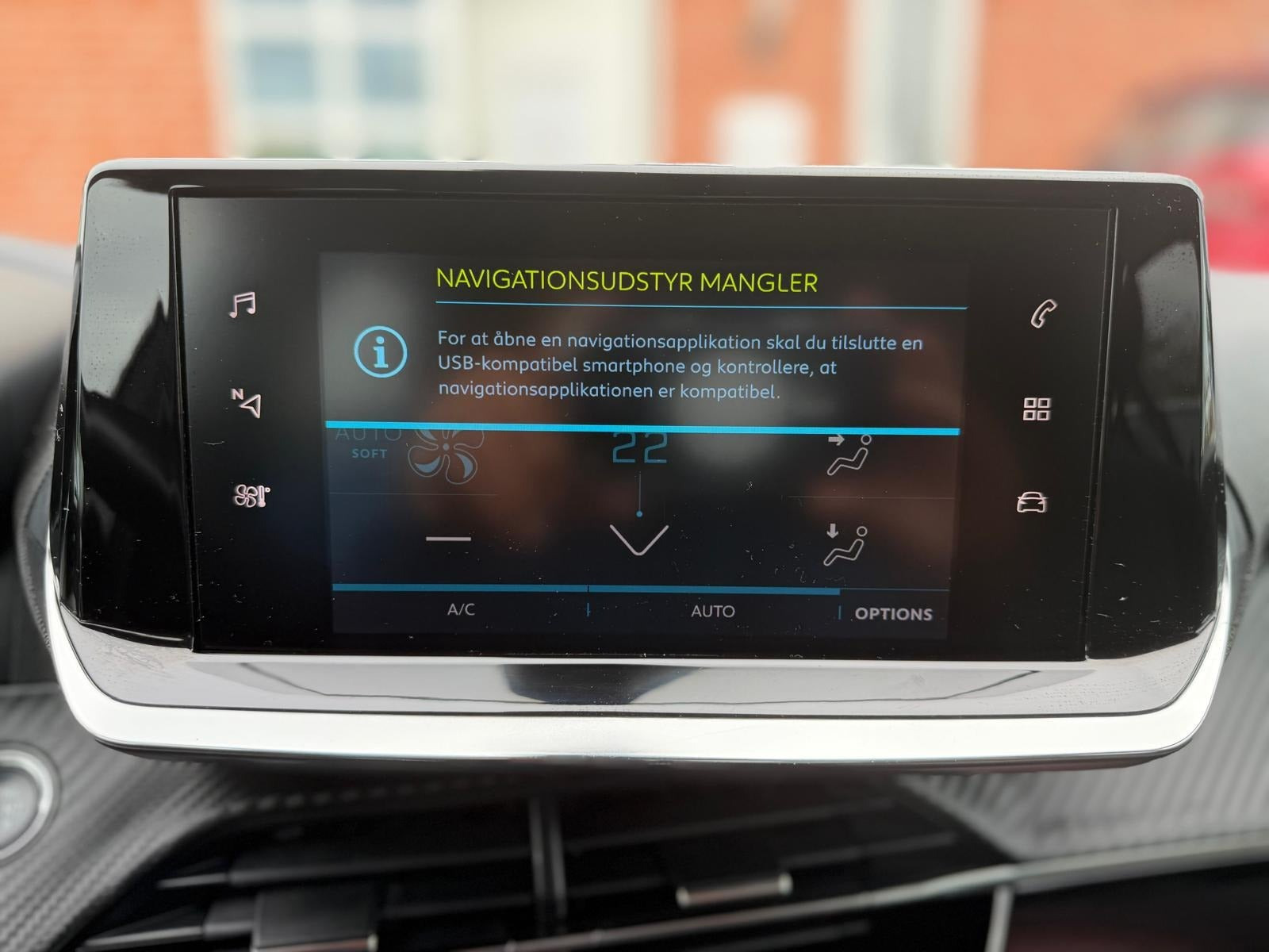 Sølv Peugeot e-208 fra 2022