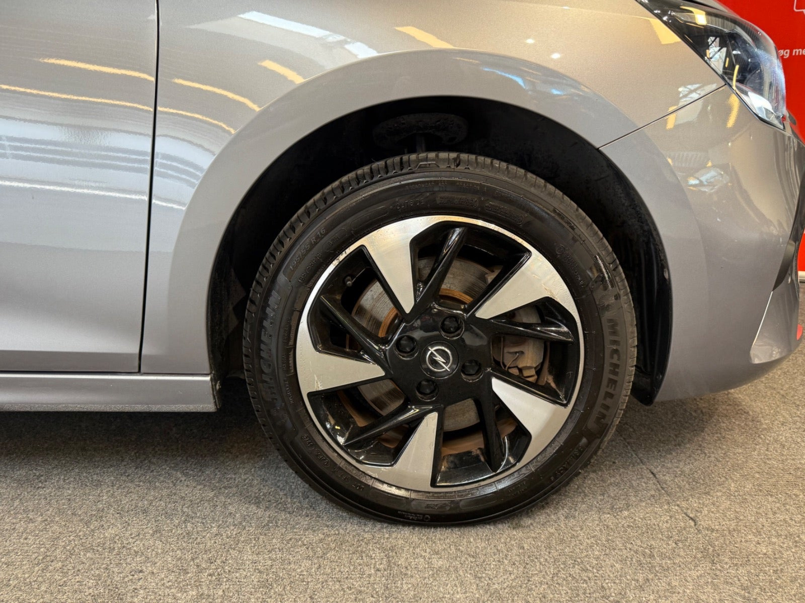 Sølv Opel Corsa-e fra 2022