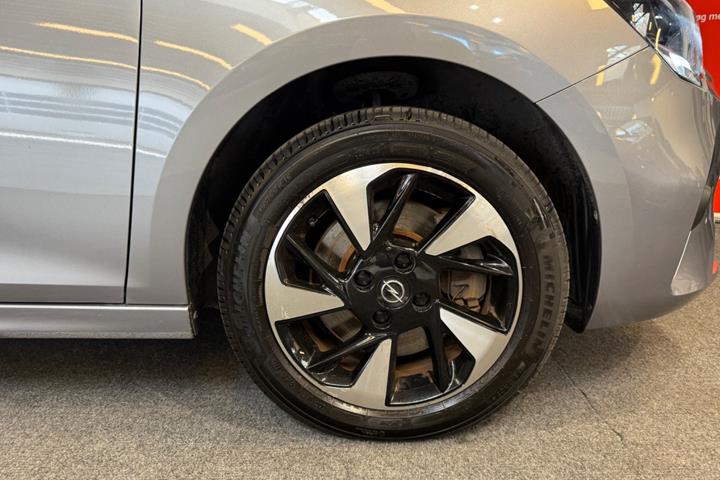 Sølv Opel Corsa-e fra 2022