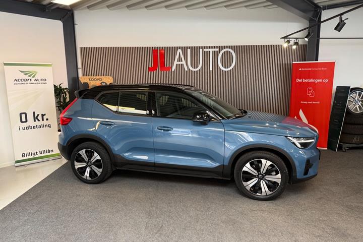 Blå Volvo XC40 fra 2023