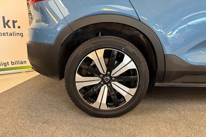 Blå Volvo XC40 fra 2023