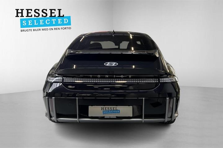 Blå Hyundai Ioniq 6 fra 2024