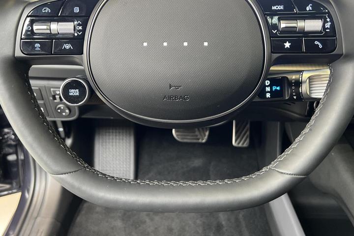 Blå Hyundai Ioniq 6 fra 2024
