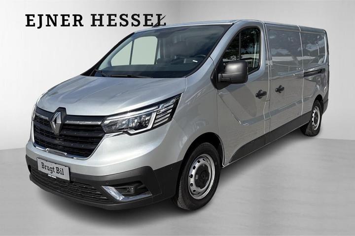 Sølv Renault Trafic fra 2024