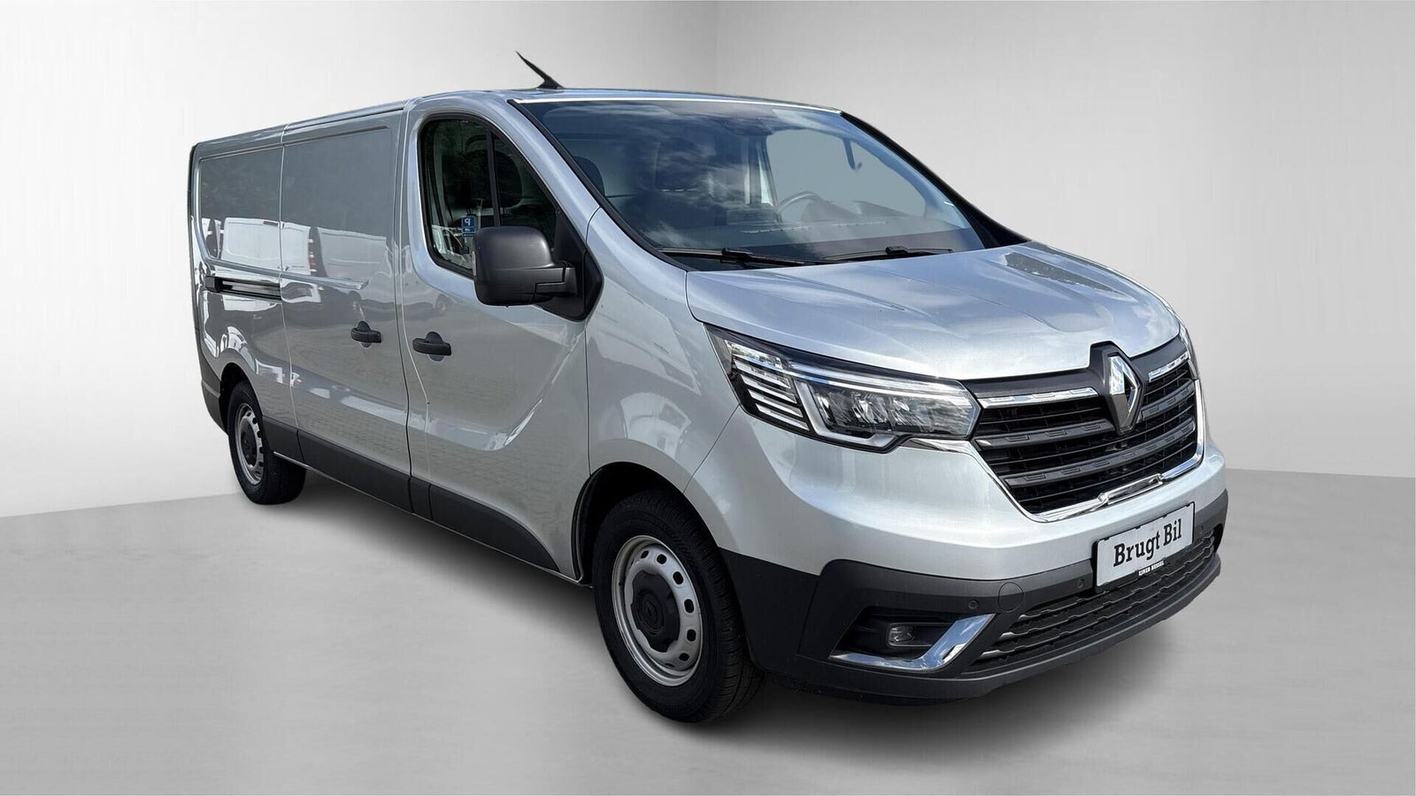 Sølv Renault Trafic fra 2024