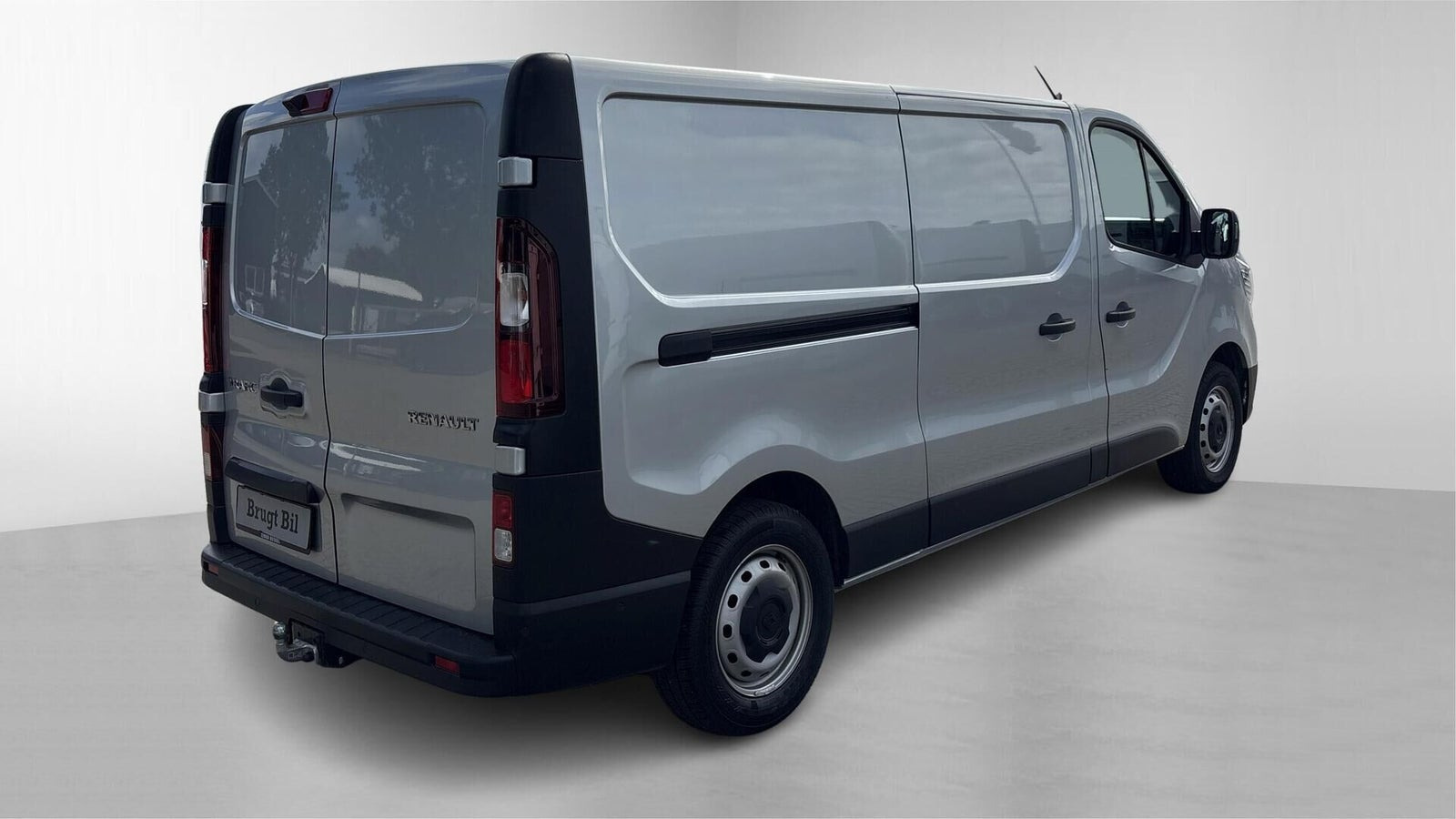 Sølv Renault Trafic fra 2024
