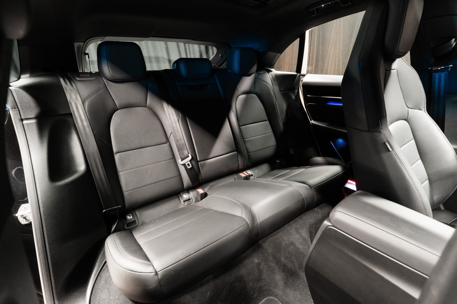 Sort Porsche Macan 4 fra 2025