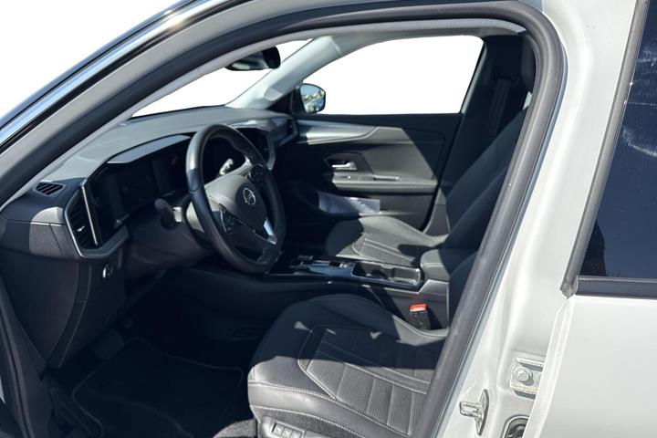 Hvid Opel Mokka-e fra 2022