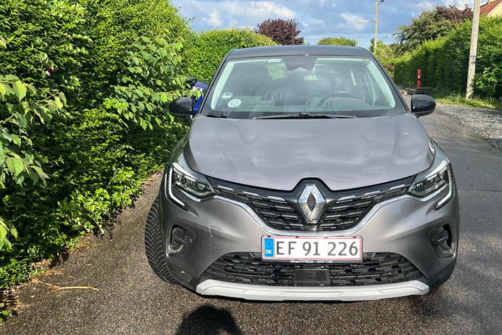 Grå Renault Captur fra 2020