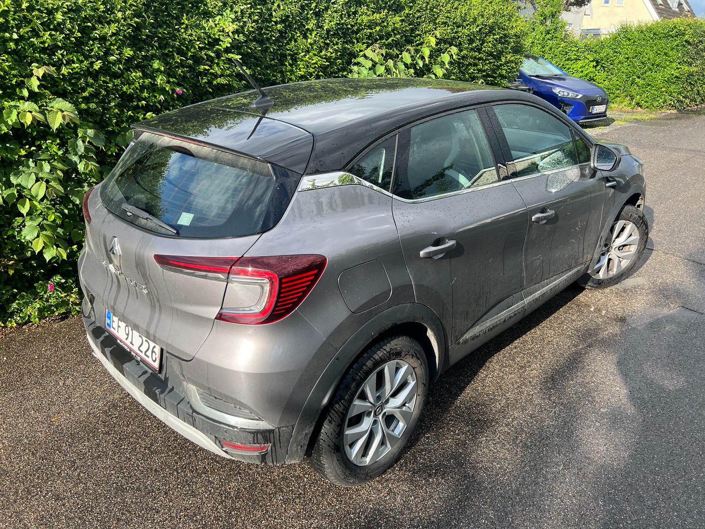 Grå Renault Captur fra 2020