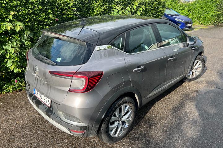 Grå Renault Captur fra 2020