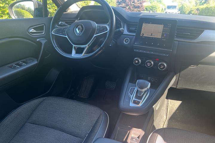 Grå Renault Captur fra 2020