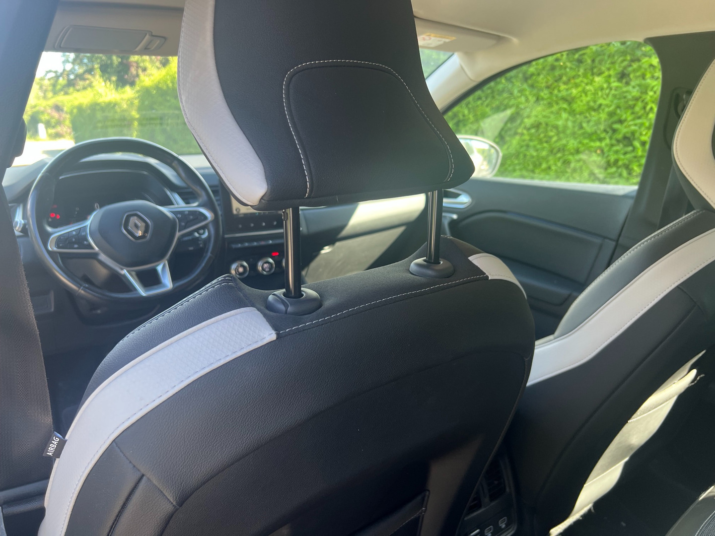 Grå Renault Captur fra 2020