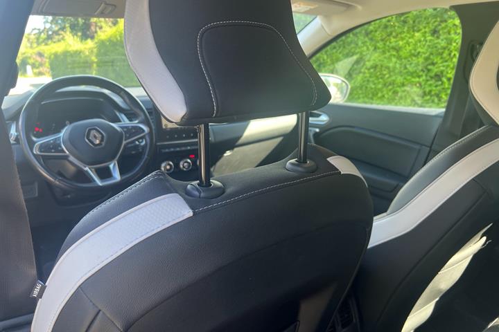 Grå Renault Captur fra 2020