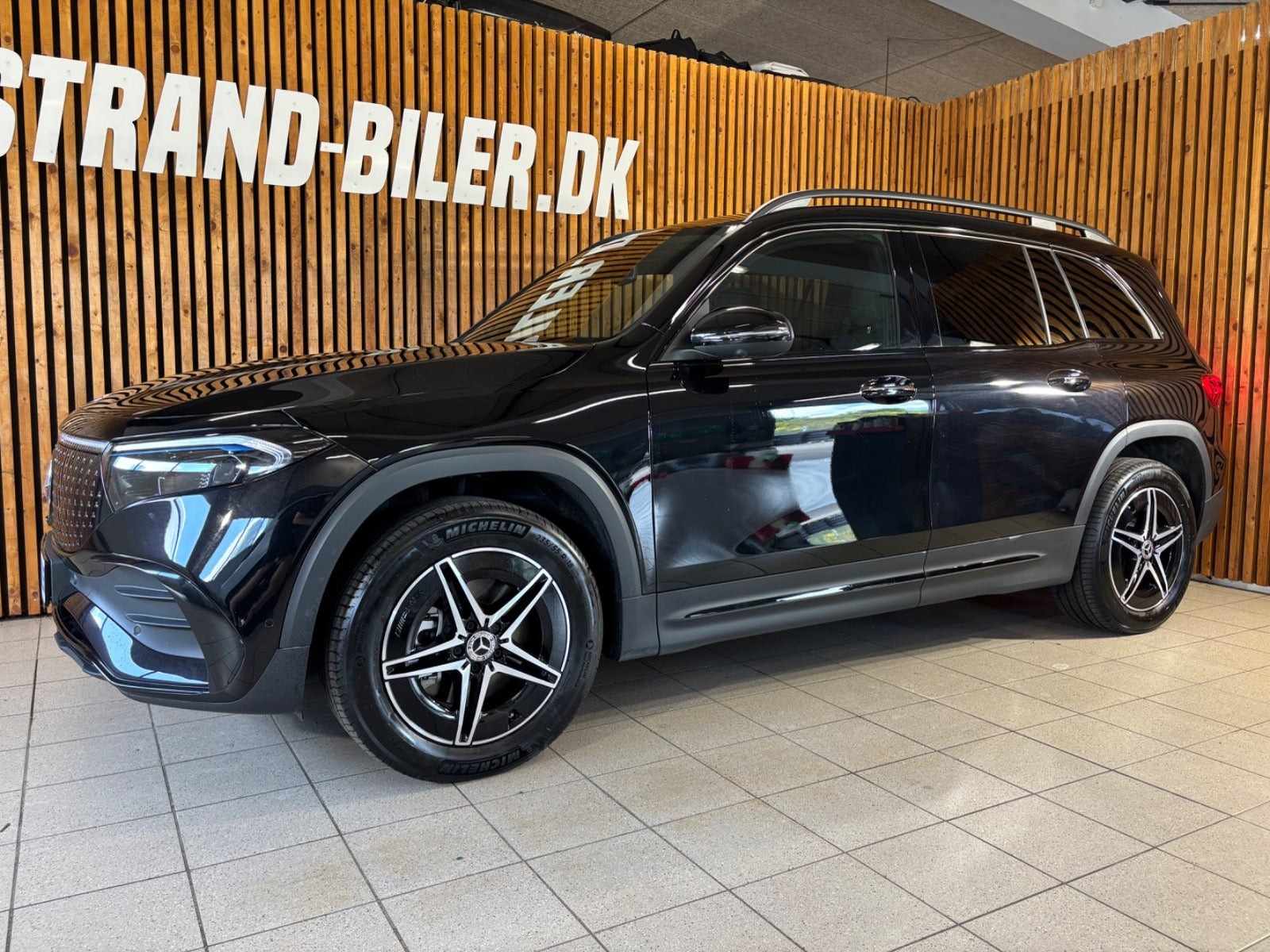 Sort Mercedes EQB250+ fra 2025