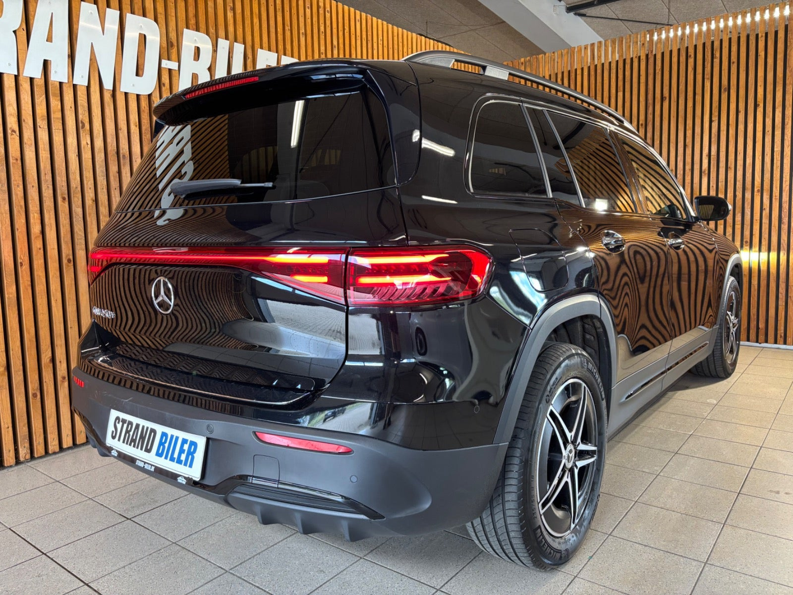 Sort Mercedes EQB250+ fra 2025