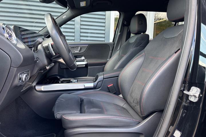 Sort Mercedes EQB250+ fra 2025