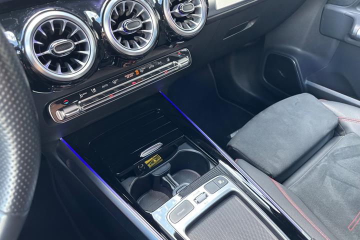 Sort Mercedes EQB250+ fra 2025