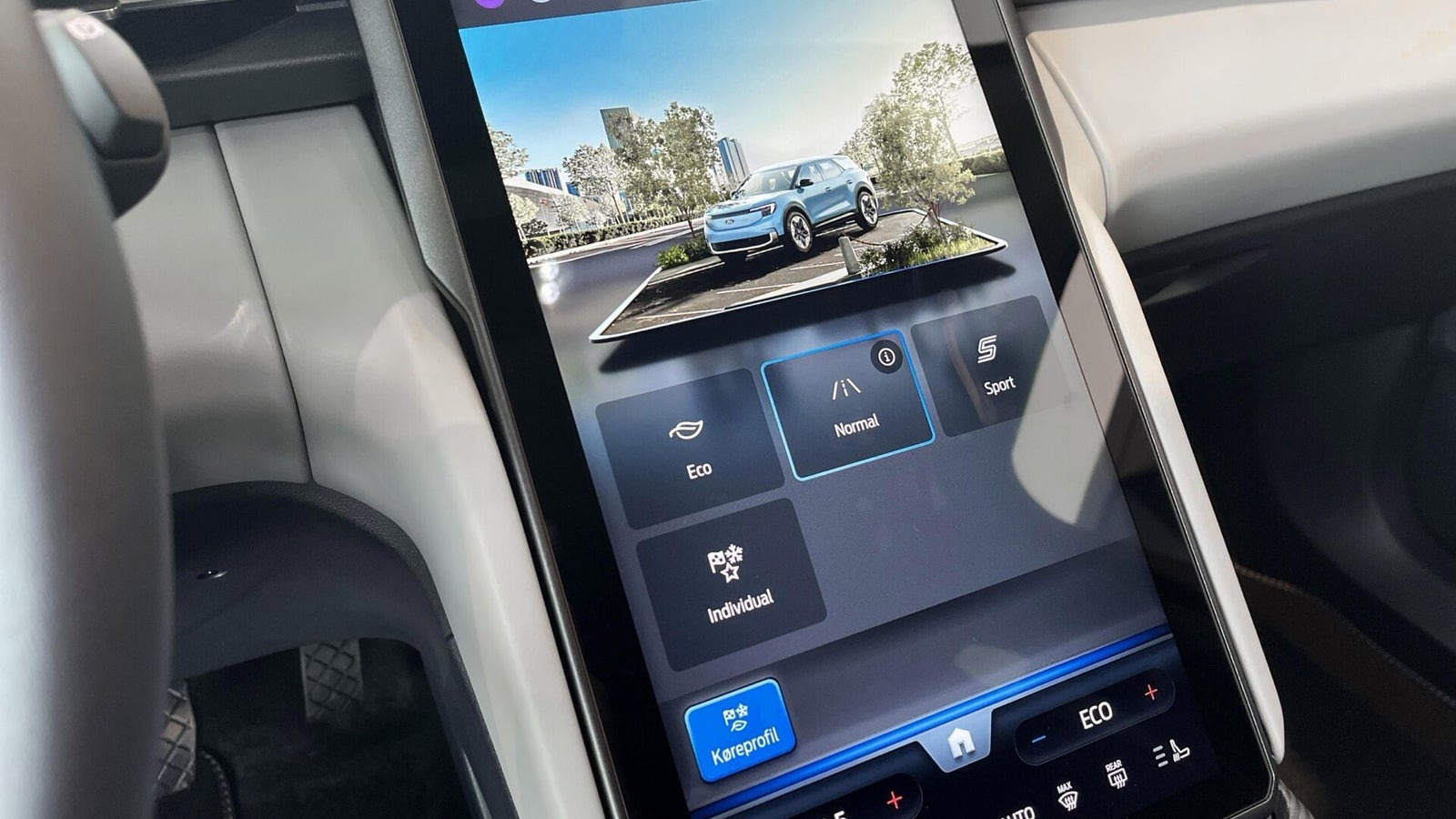 Sort Ford Explorer fra 2026