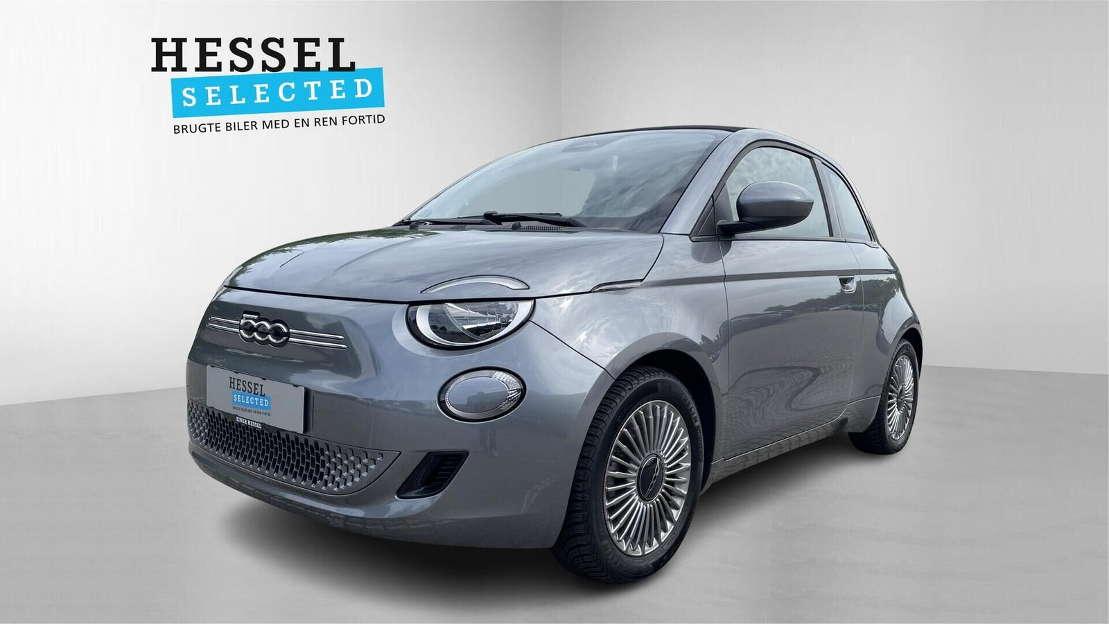 Grå Fiat 500e fra 2023 set udefra