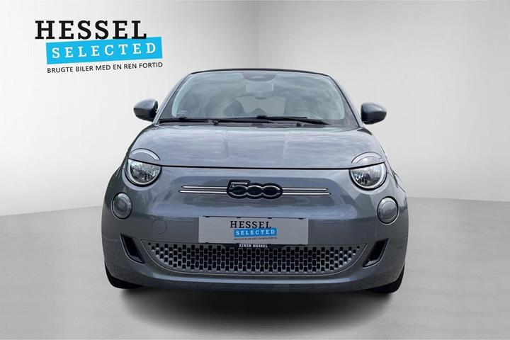 Grå Fiat 500e fra 2023