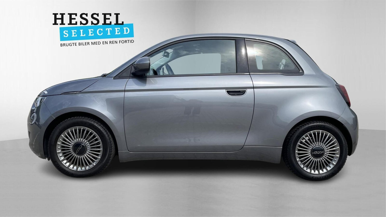 Grå Fiat 500e fra 2023