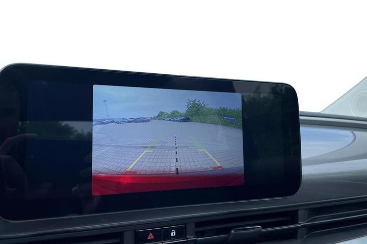 Grå Fiat 500e fra 2023