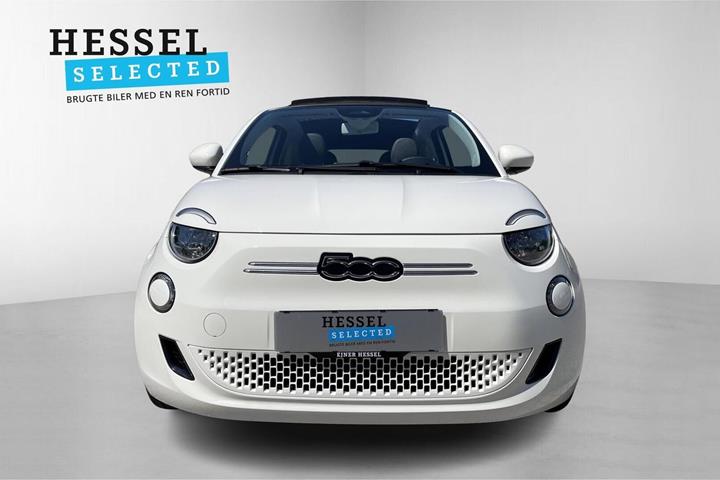 Hvid Fiat 500e fra 2023