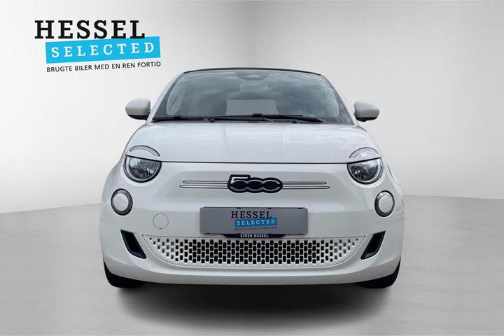 Hvid Fiat 500e fra 2023