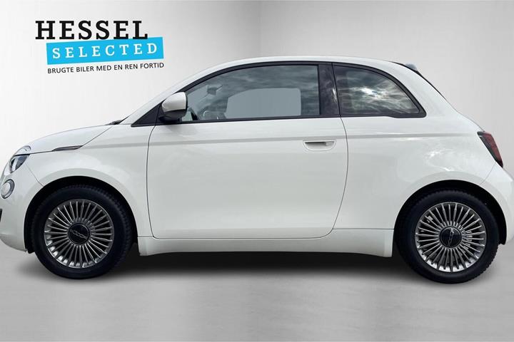 Hvid Fiat 500e fra 2023