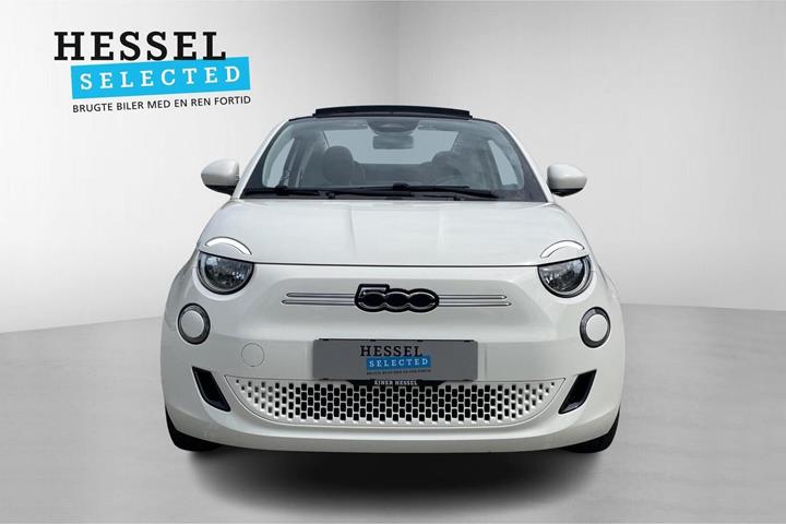 Hvid Fiat 500e fra 2023