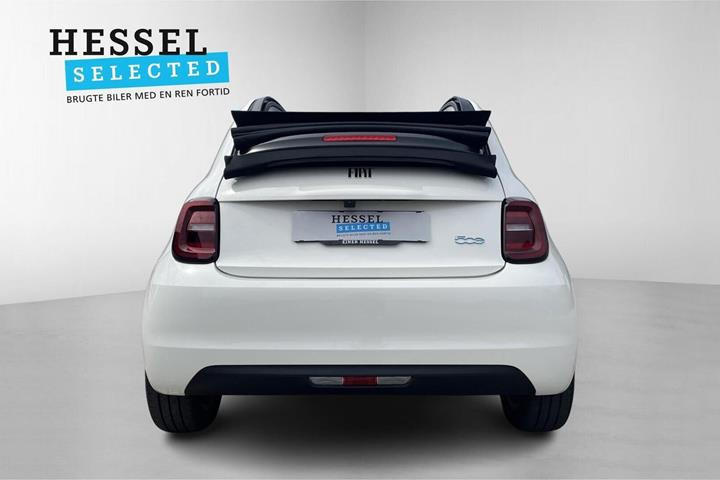 Hvid Fiat 500e fra 2023